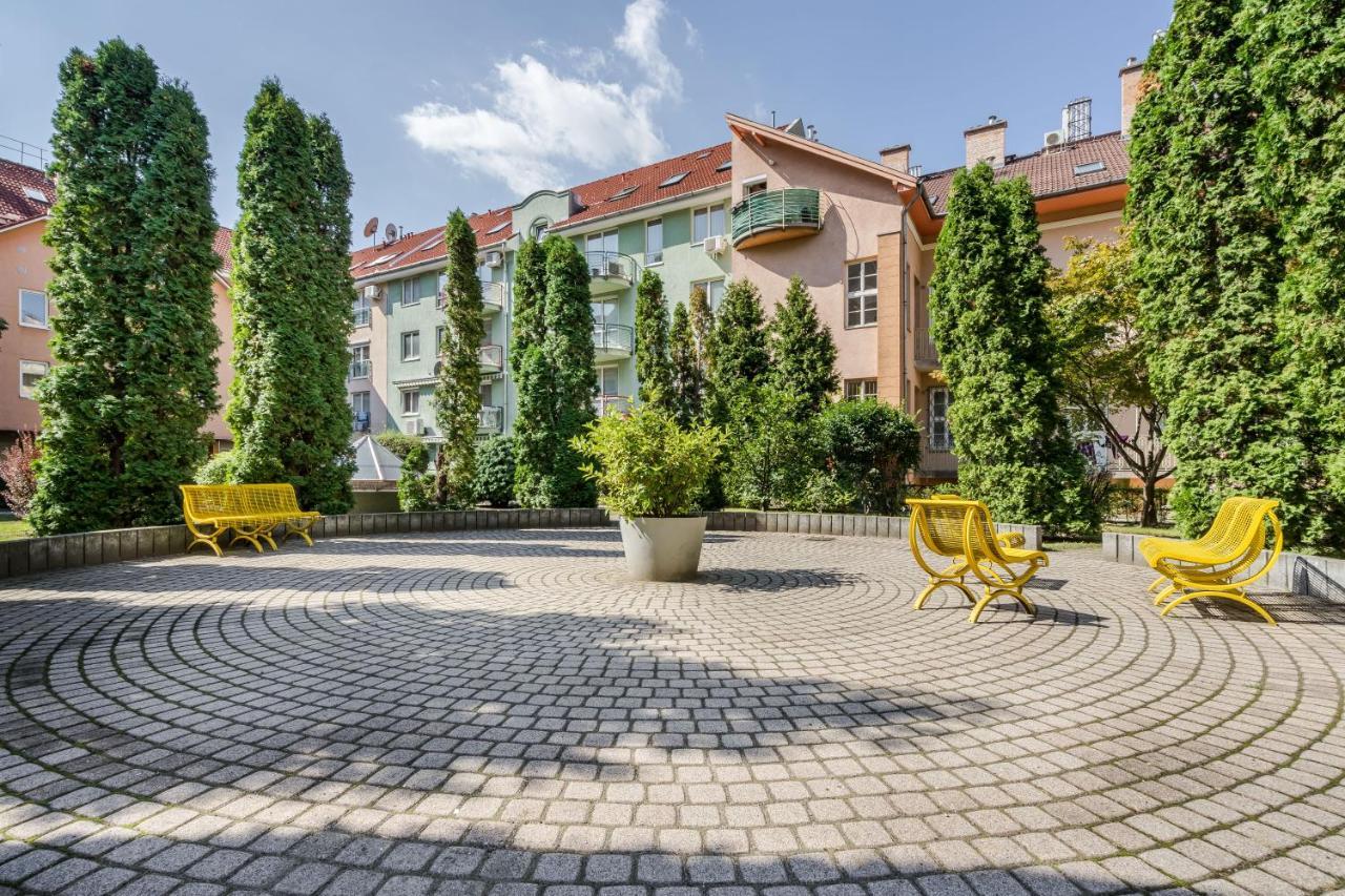 Beautiful Three Bedrooms Apartment With Free Parking Close To The Danube Coast Budapest Bagian luar foto
