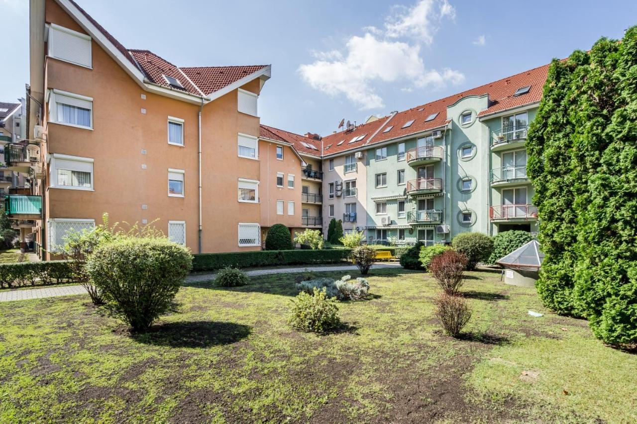 Beautiful Three Bedrooms Apartment With Free Parking Close To The Danube Coast Budapest Bagian luar foto