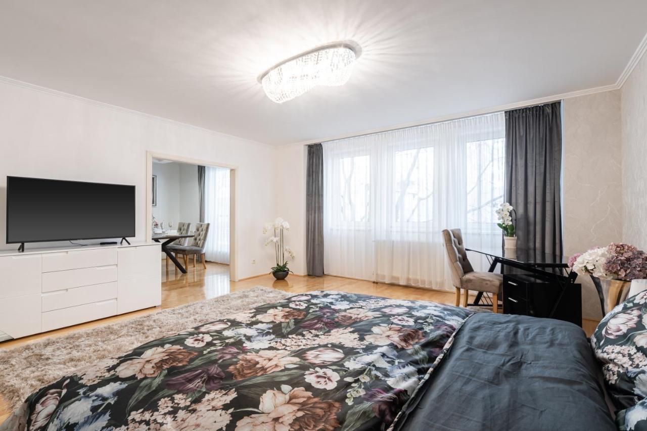 Beautiful Three Bedrooms Apartment With Free Parking Close To The Danube Coast Budapest Bagian luar foto