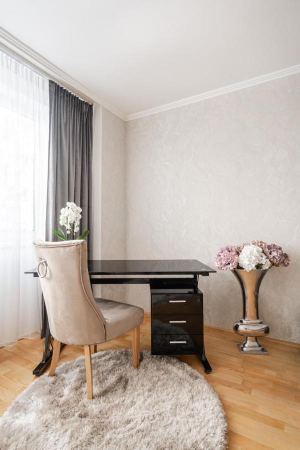 Beautiful Three Bedrooms Apartment With Free Parking Close To The Danube Coast Budapest Bagian luar foto